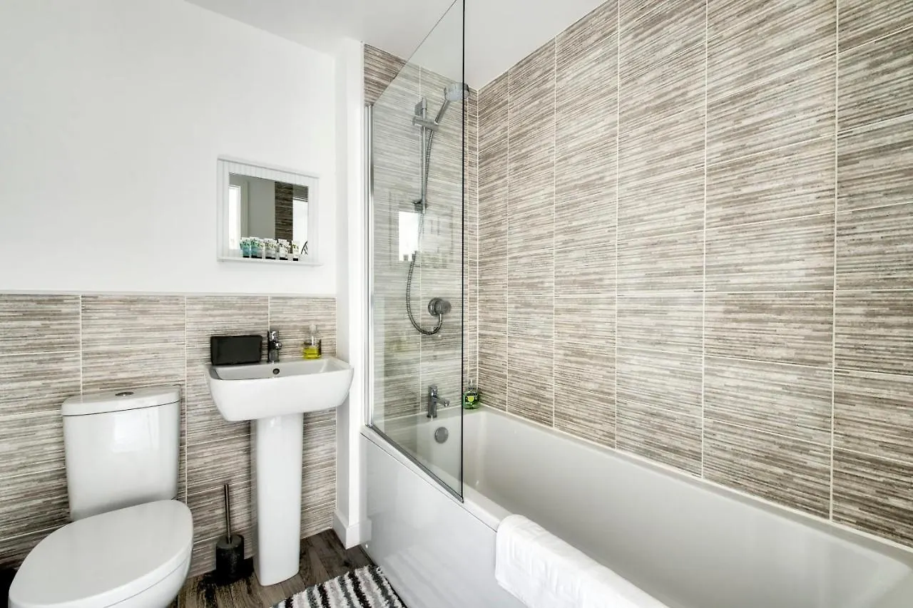 Guestready - Serene 2Br Home W Yard & Parking - Sleeps Up To 6 Edinburgh 0*,  United Kingdom
