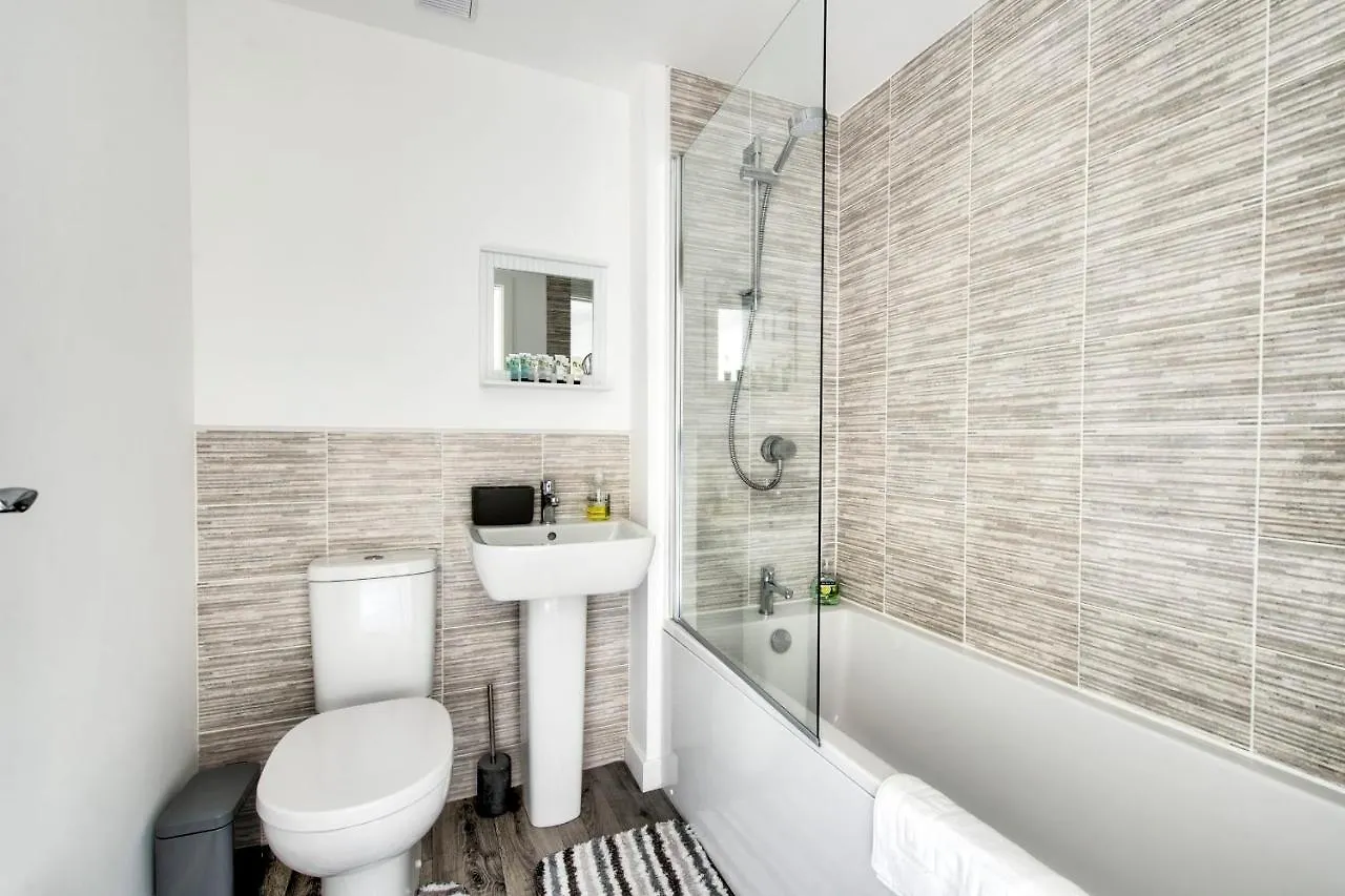 Holiday home Guestready - Serene 2Br Home W Yard & Parking - Sleeps Up To 6 Edinburgh